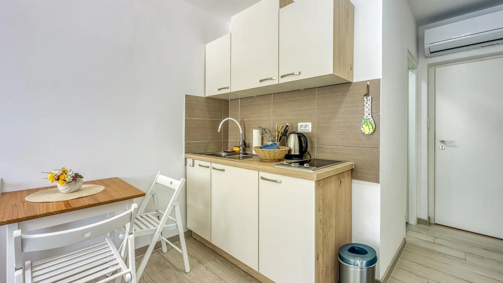 Lasta Losinj Town Studio Apartments - Happy Rentals 말리로시니