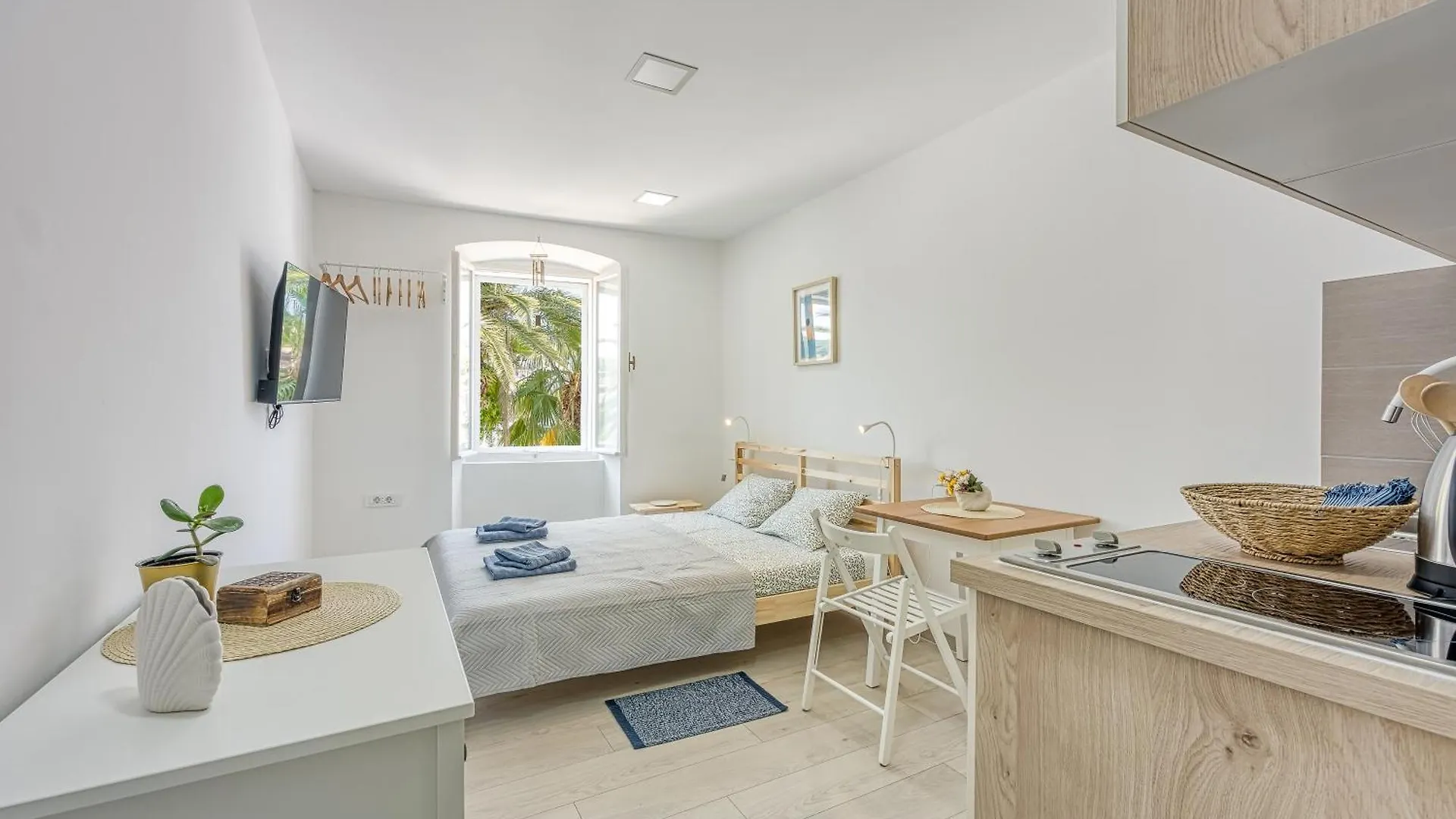 Lasta Losinj Town Studio Apartments - Happy Rentals 말리로시니 0*,  크로아티아